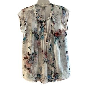Daniel Rainn top. Sleeveless. Beautiful floral print on white. Size Medium
C